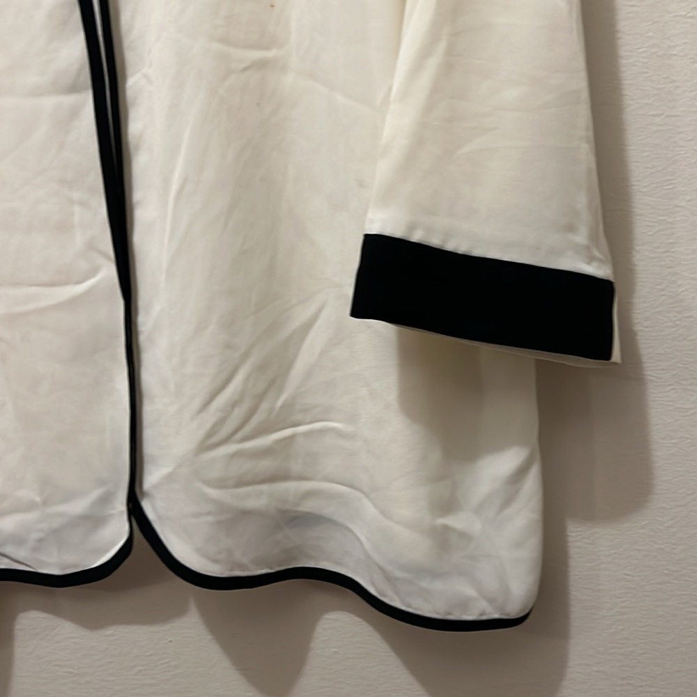 ZARA - XL WOMAN BLACK & WHITE BLOUSE LONG SLEEVE COLLARED BUTTON BACK OF NECK - Picture 3 of 11